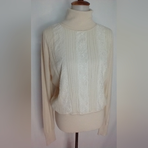 VANILLA CASHMERE SILK LACE TURTLE NECK - Picture 6 of 7